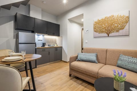 Kitchen or kitchenette, Seating area