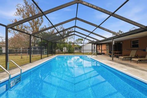 Day, Pool view, Swimming pool, sunbed