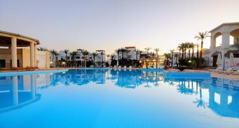 Property building, Lounge or bar, Swimming pool