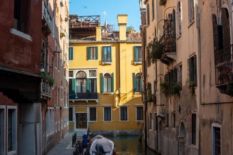 Property building, Day, Neighbourhood, City view, Street view, Location