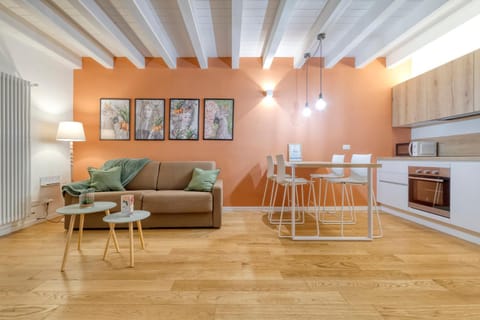Kitchen or kitchenette, Living room, Seating area, Dining area, stove, toaster