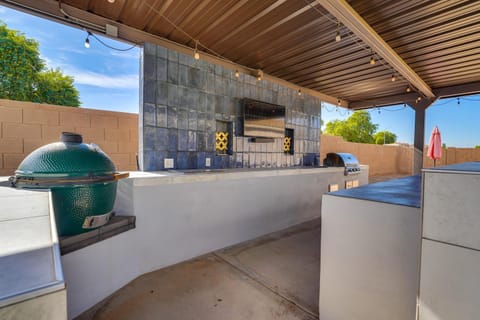 Outdoor Kitchen and Patio Upscale Home Near Phoenix House in Laveen Village