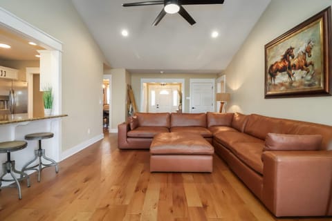 Ranch Retreat - Playroom - Arcade House in Fayetteville