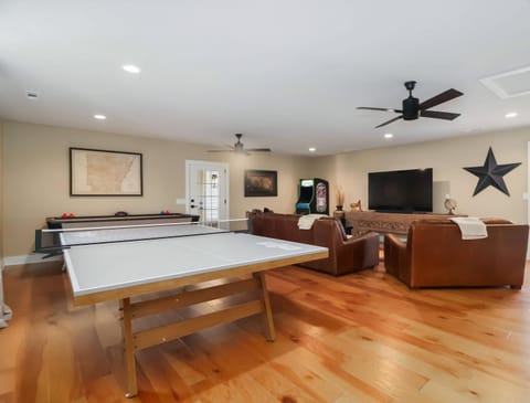 Ranch Retreat - Playroom - Arcade House in Fayetteville