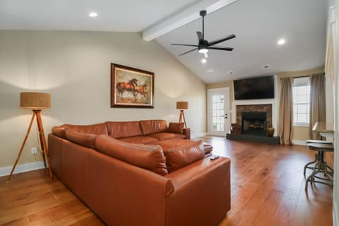 Ranch Retreat - Playroom - Arcade House in Fayetteville