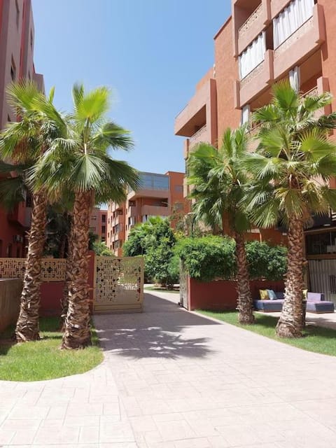 Property building, Restaurant/places to eat, Spring, Day, Garden, Garden view, Swimming pool