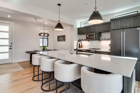 4 Mi to Granby Ranch Gem with Balcony and Mtn Views! House in Granby