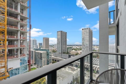 View (from property/room), Balcony/Terrace, Seating area, City view