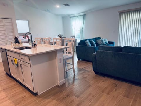 Blue Mantle Charlotte Hideaway House in Port Charlotte