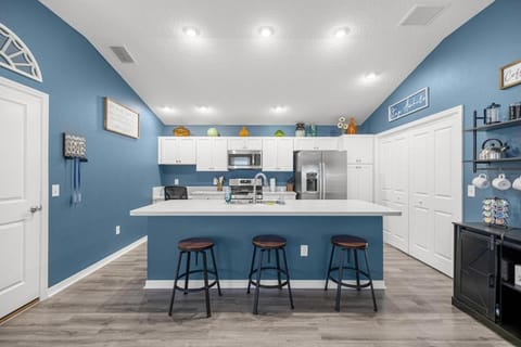 Luxe 2BR in The Villages, Mins to Eastport Town Square With Patio and Kingbed House in Leesburg