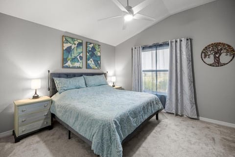 Luxe 2BR in The Villages, Mins to Eastport Town Square With Patio and Kingbed House in Leesburg
