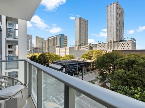 View (from property/room), Balcony/Terrace, Seating area, City view