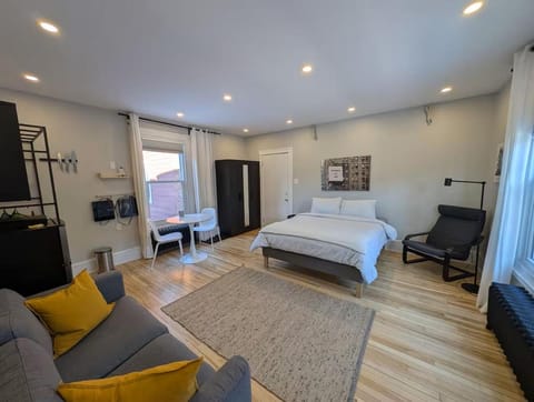 Bed, Photo of the whole room, Seating area, Bedroom