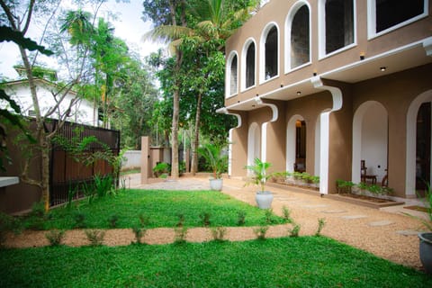 Property building, Day, Natural landscape, Garden, Garden view