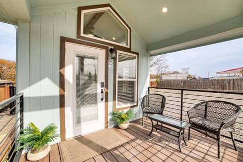 Walk to Lewisville Lake Cozy Couples Retreat House in Lake Lewisville