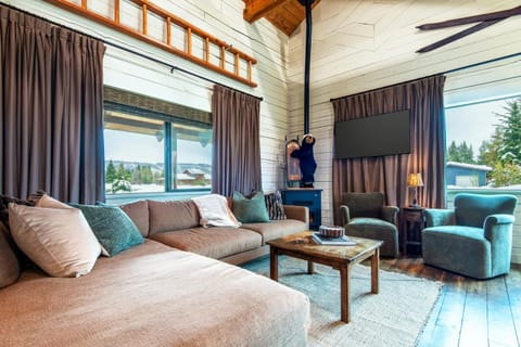 Upscale Designer Log Cabin Cozy Hot Tub Firepit Cabin in Driggs