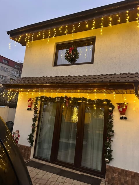 Studio modern,ideal pentru 2 cupluri sau o familie cu 2 copii Apartment in Craiova