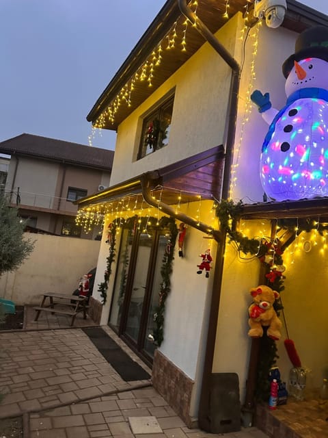 Studio modern,ideal pentru 2 cupluri sau o familie cu 2 copii Apartment in Craiova