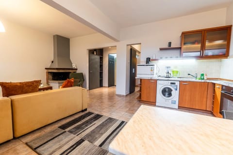 Kitchen or kitchenette, Living room