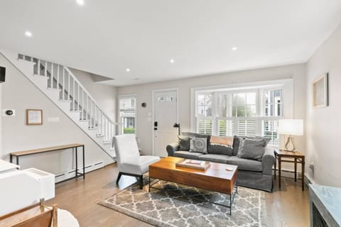 Dog-Friendly West End Home + Parking - Sleeps 6 House in Provincetown