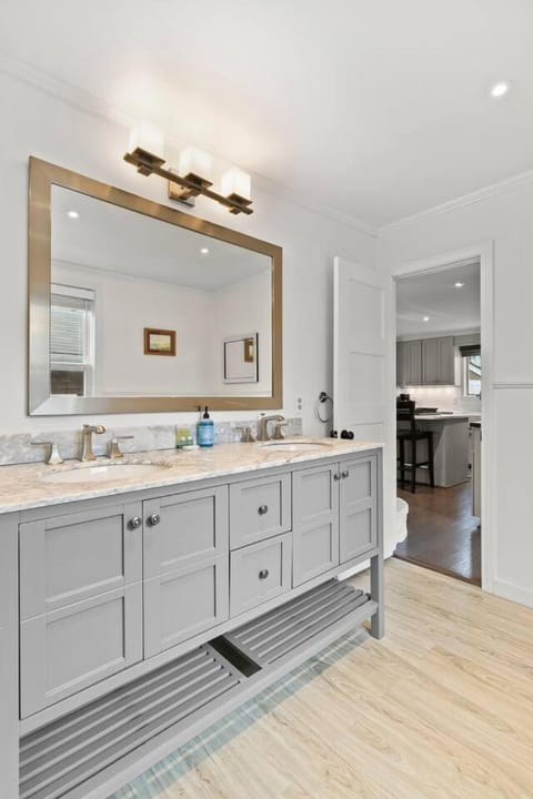 Dog-Friendly West End Home + Parking - Sleeps 6 House in Provincetown