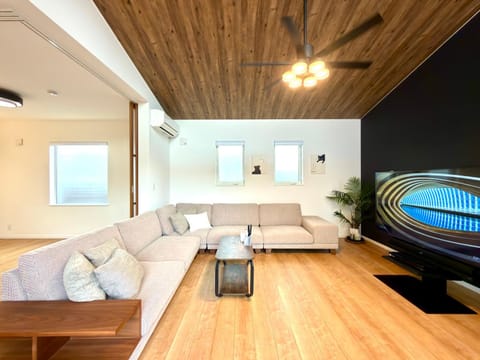 Communal lounge/ TV room, Living room, Seating area