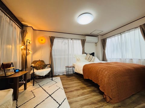 Photo of the whole room, Bedroom