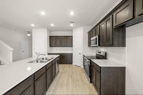 Luxury 6 Bedroom Home House in Lake Lewisville