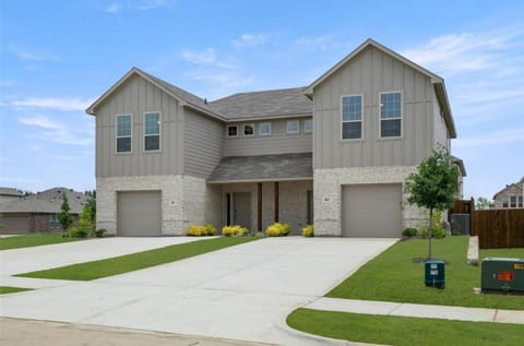 Cozy 6 Bedroom Near UNT & Medical City House in Lake Lewisville