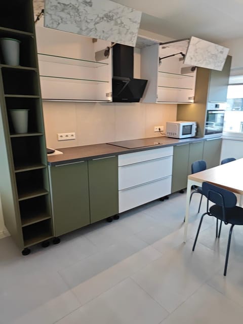 Kitchen or kitchenette, Dining area, dishwasher, oven, stove