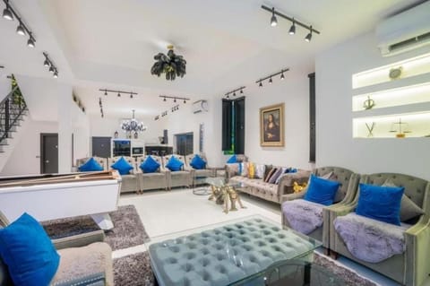 Living room, Seating area