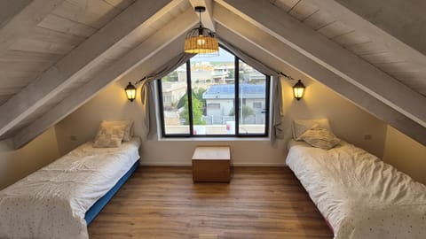 Bed, Bedroom, Street view, Quiet street view, air conditioner