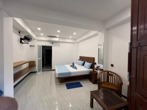 Bed, Seating area, Bedroom, air conditioner