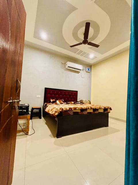 Bedroom, air conditioner