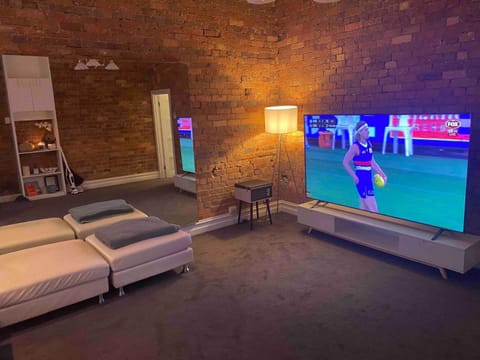 Communal lounge/ TV room, TV and multimedia, Living room