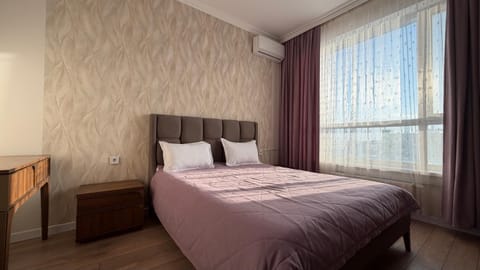 Photo of the whole room, Bedroom, air conditioner