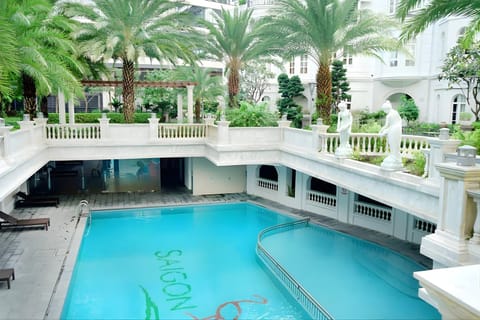 Patio, Day, Garden, Garden view, Pool view, Swimming pool, sunbed
