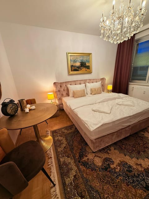 Bed, Photo of the whole room, Seating area, Bedroom