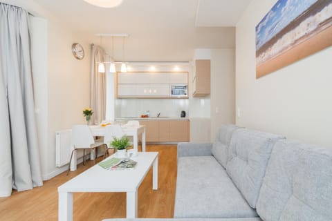 Kitchen or kitchenette, Living room, Seating area, Dining area