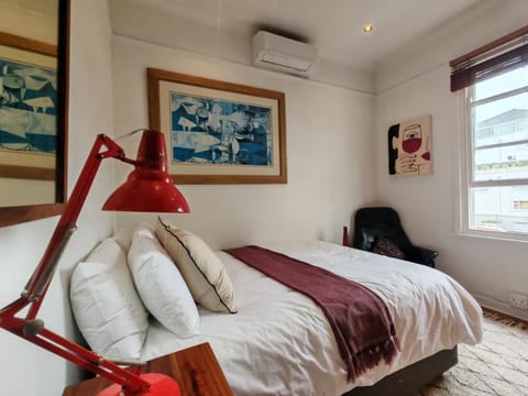 Large, central and secure 3 bed with ACs and workspace Apartment in Sea Point