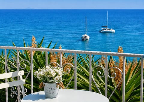 View (from property/room), Balcony/Terrace, Sea view