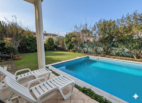 Villa Garda Harmonia - pool, garden - lake by feet Villa in Desenzano del Garda