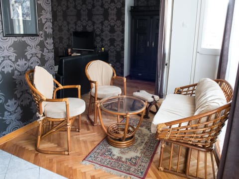 Coffee/tea facilities, Seating area, Dining area