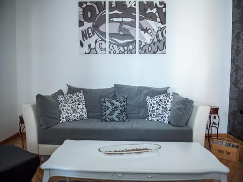 Living room, Seating area