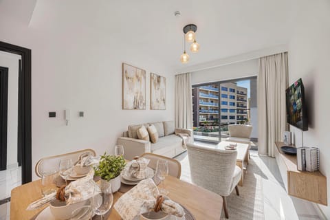 Communal lounge/ TV room, TV and multimedia, Living room, Seating area, Dining area, Evening entertainment