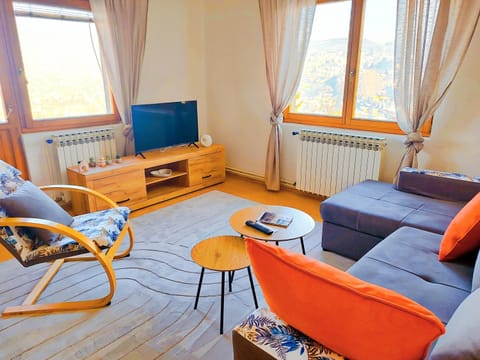 Communal lounge/ TV room, TV and multimedia, Living room, Seating area, internet