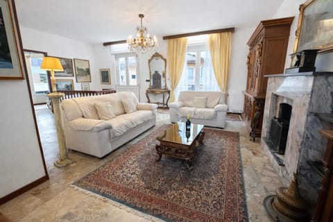 Casa di Lalla - Outlet Shopping & Beauty Apartment in Lombardy