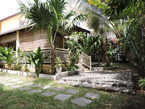 Facade/entrance, Day, Garden