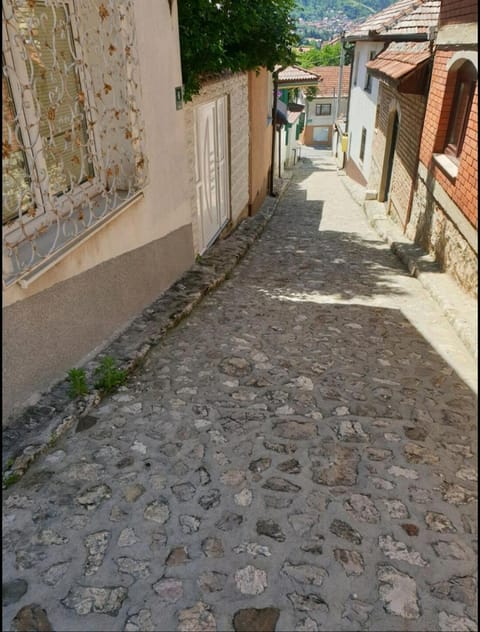 Neighbourhood, Street view