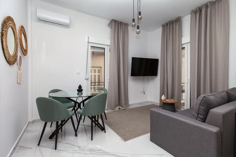 TV and multimedia, Living room, Seating area, air conditioner